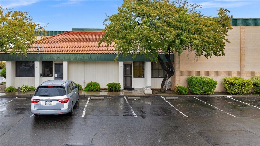 More Photos Of 5750 E Shields #102 ave, Fresno Industrial For Sale