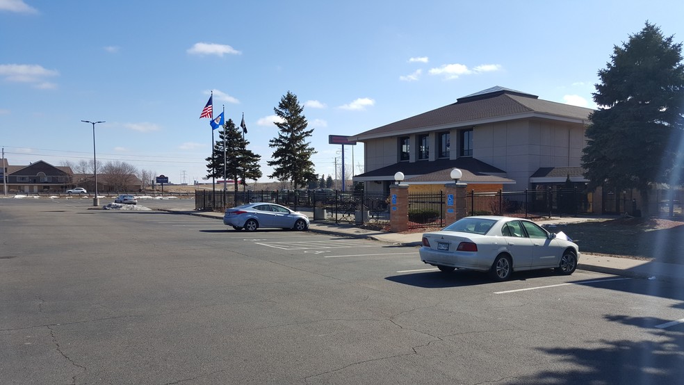More Photos Of 1244 Canterbury Rd, Shakopee Hotel For Lease