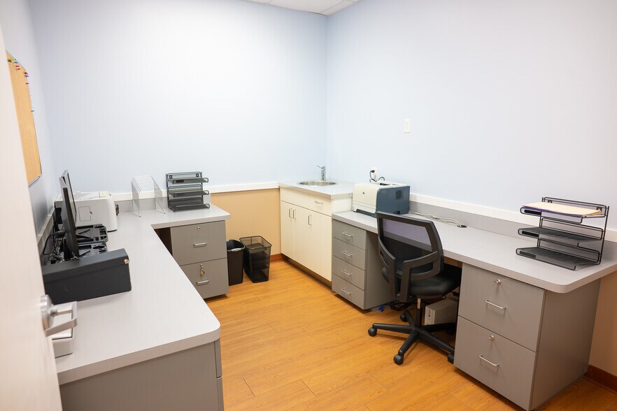 More Photos Of 2439 Country Place Blvd, Trinity Medical For Lease