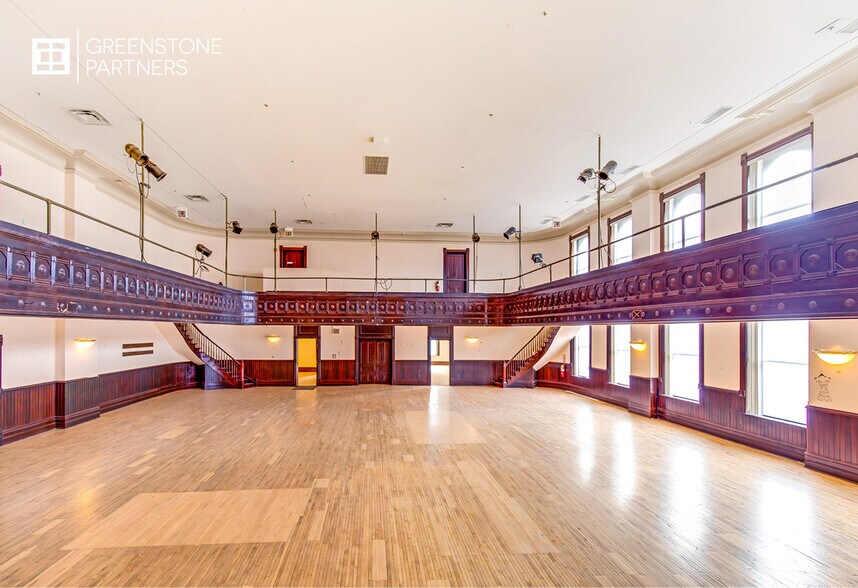 More Photos Of 758 W North Ave, Chicago Sports And Entertainment For Sale