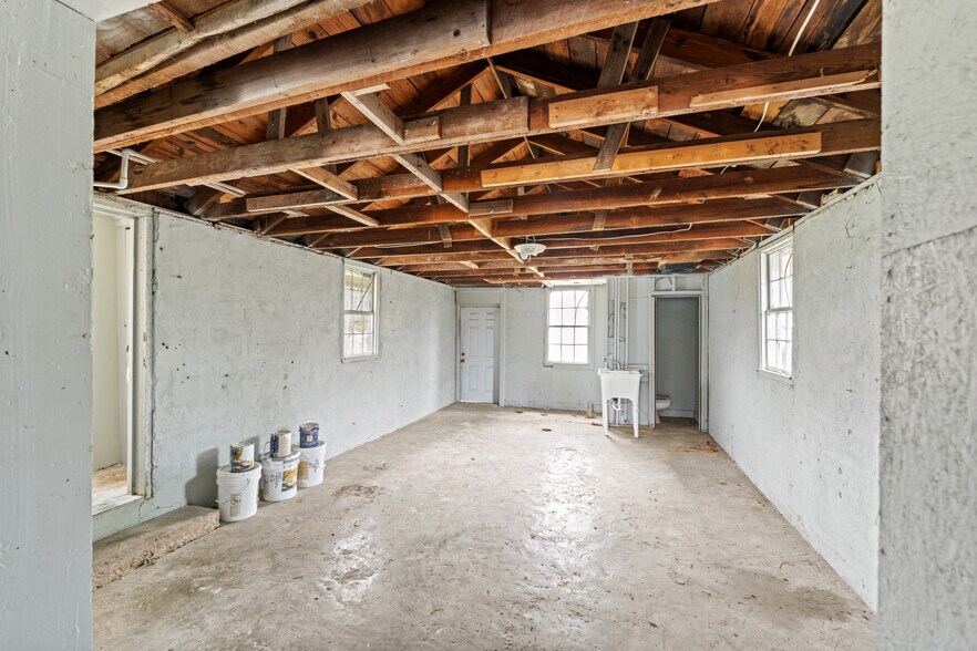 More Photos Of 6060 US Highway 51 N, Millington Flex For Sale
