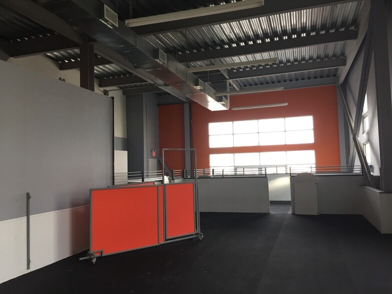 More Photos Of 526 Richmond Ter, Staten Island Warehouse For Lease