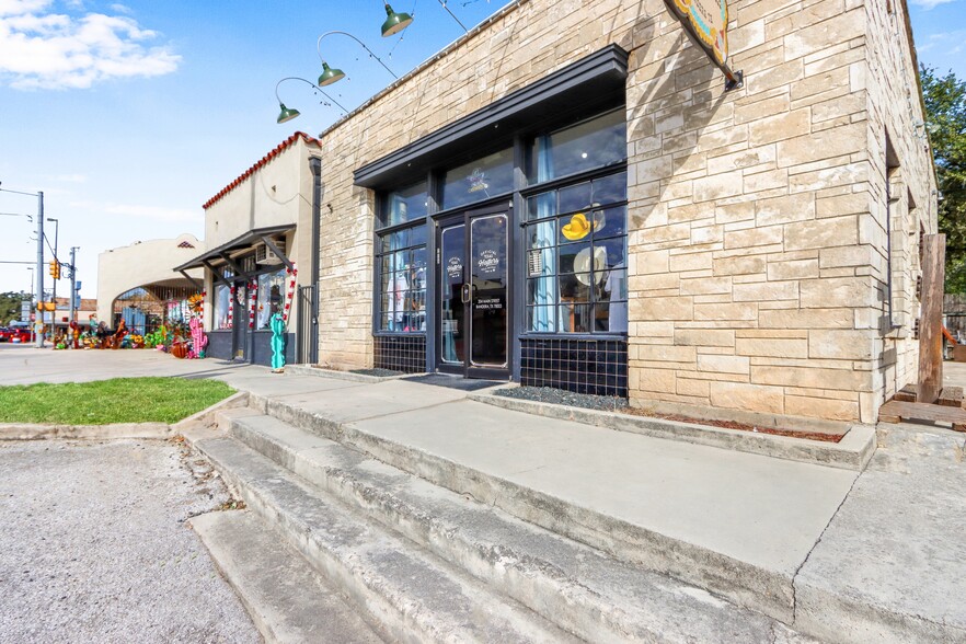 More Photos Of 204 Main St, Bandera Storefront Retail Office For Sale