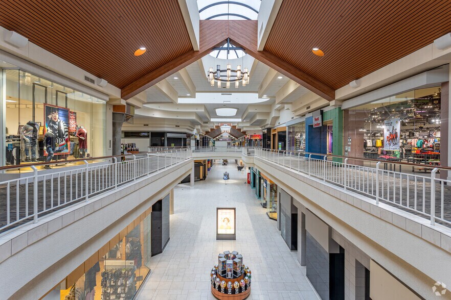 More Photos Of 1801 SW Wanamaker Rd, Topeka Unknown For Lease