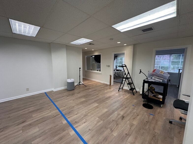 More Photos Of 12750 Ventura Blvd, Studio City Loft Creative Space For Lease