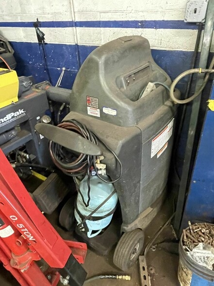 More Photos Of 635 Burnham Ave, Calumet City Auto Repair For Sale