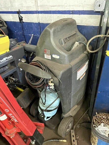 More Photos Of 635 Burnham Ave, Calumet City Auto Repair For Sale