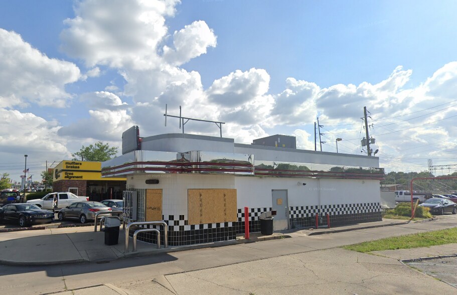Primary Photo Of 1520 N Shadeland Dr, Indianapolis Fast Food For Lease