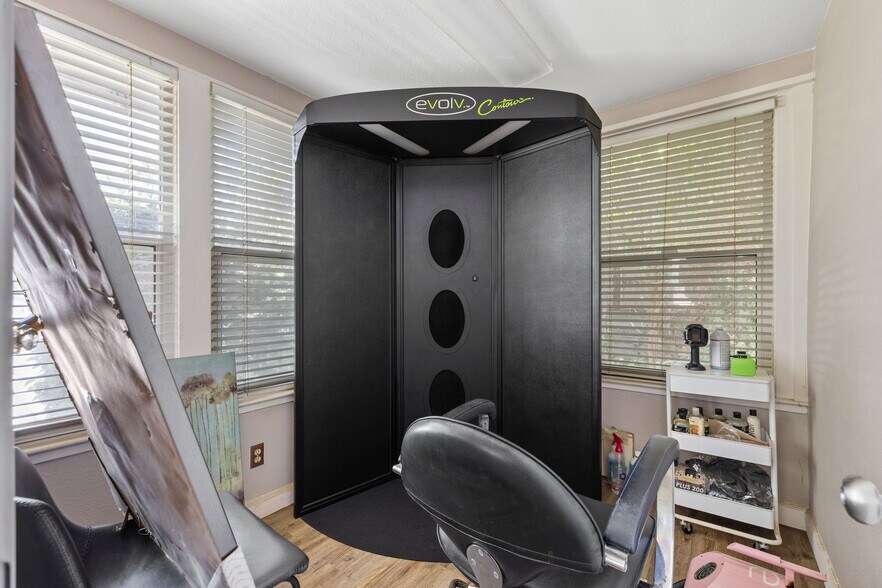 More Photos Of 920 W Main St, Visalia Coworking Space