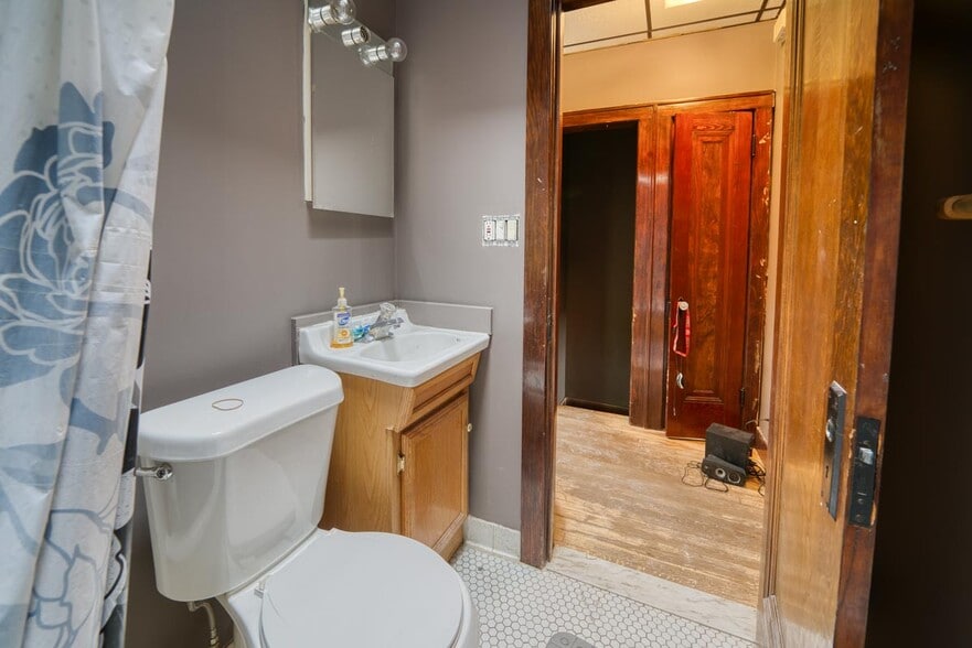 More Photos Of 10325 Cadieux Rd, Detroit Flex For Sale