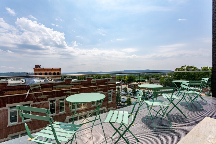 More Photos Of 112 W Center St, Fayetteville Office For Lease