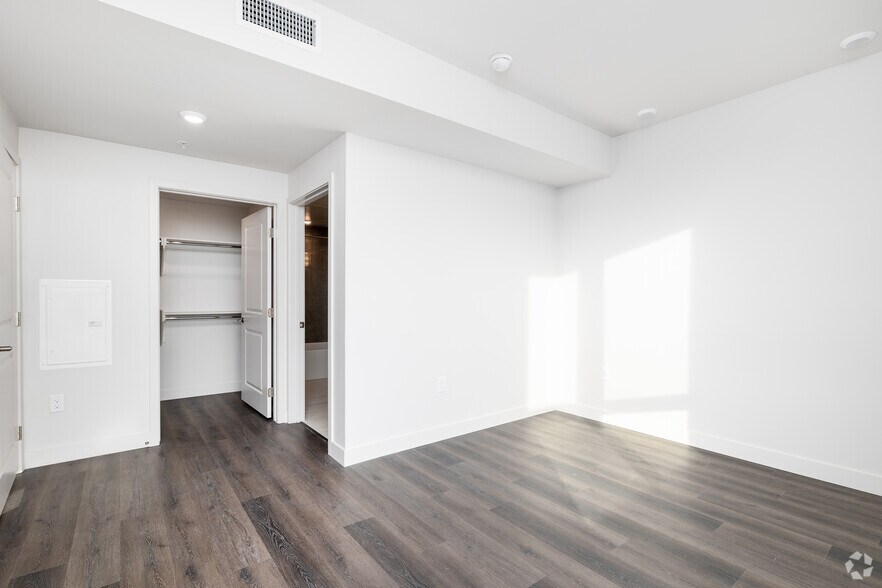 More Photos Of 1340 S Hill St, Los Angeles Apartments For Lease