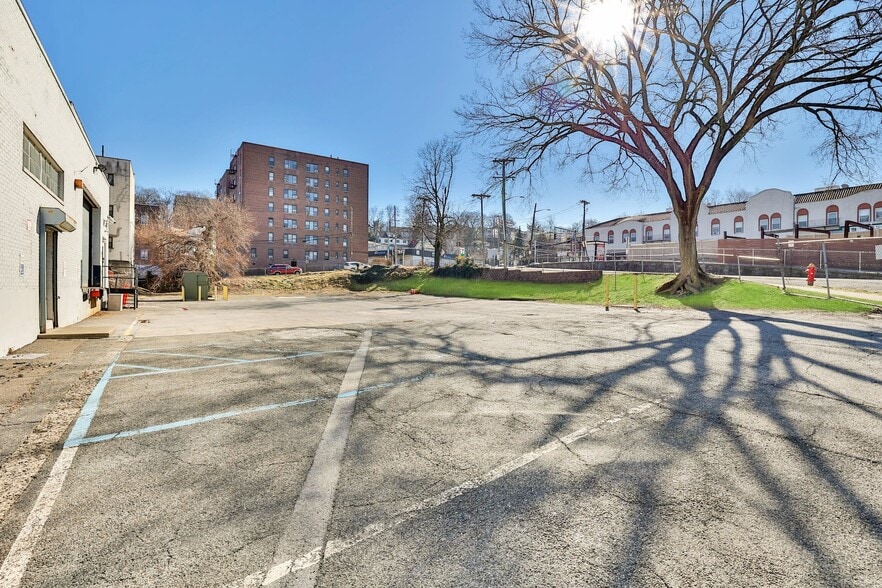 More Photos Of 16 Harrison Ave, Yonkers Warehouse For Lease