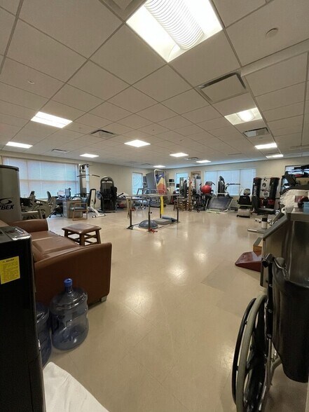 More Photos Of 267 Carleton Ave, Central Islip Medical For Lease