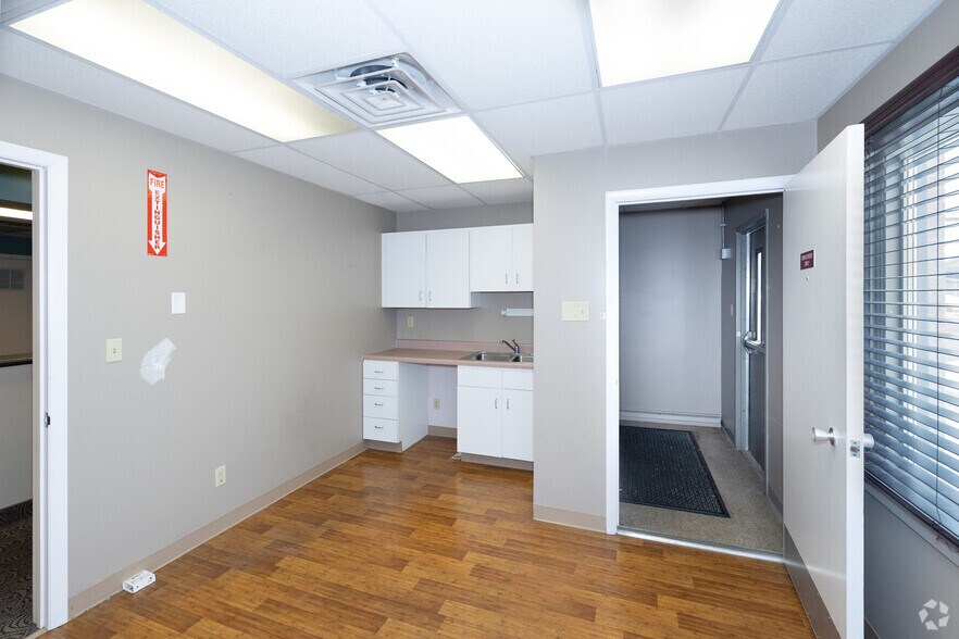 More Photos Of 2828 E State Blvd, Fort Wayne Medical For Sale