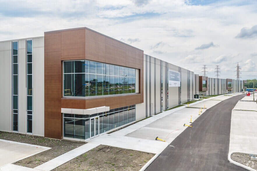More Photos Of Crt Corporatif Laval, Laval Unknown For Lease