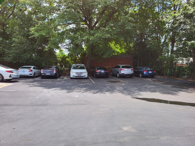 More Photos Of 3013 Bank St, Charlotte Showroom For Sale