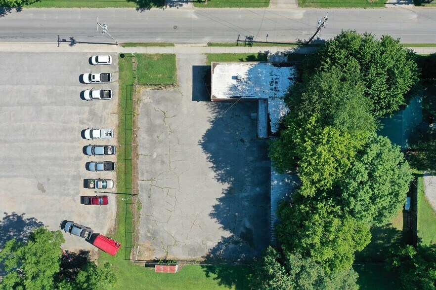 More Photos Of 211 W Walnut Ave, McKenzie General Retail For Sale