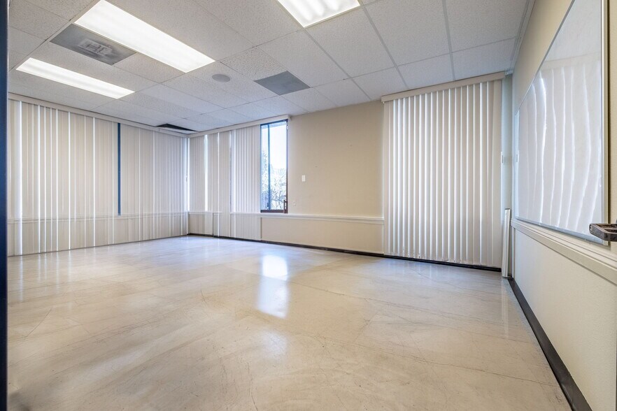 More Photos Of 550 N Golden Circle Dr, Santa Ana Office For Lease