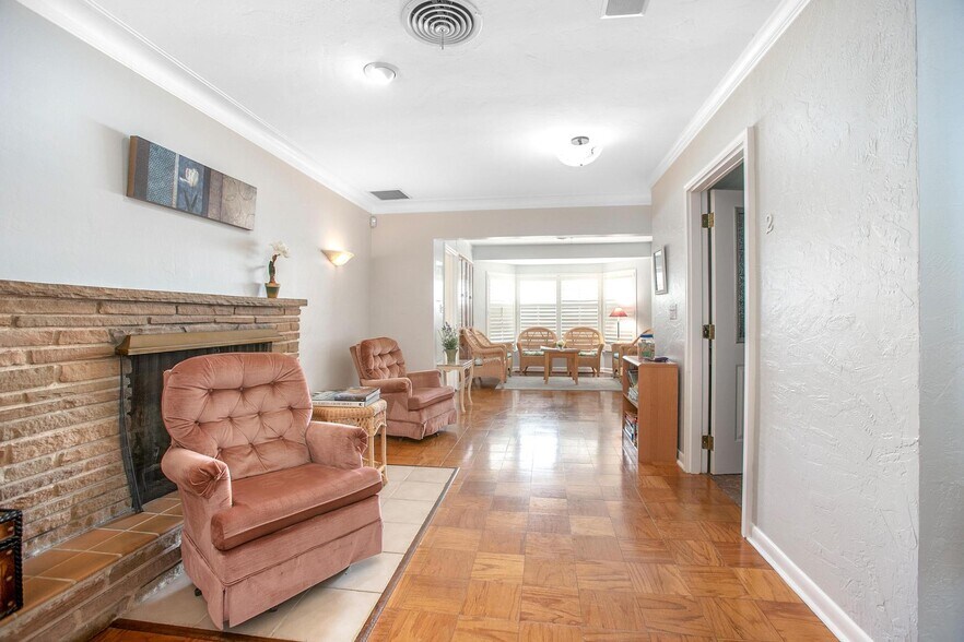 More Photos Of 1025 W New York Ave, Deland Coworking Space