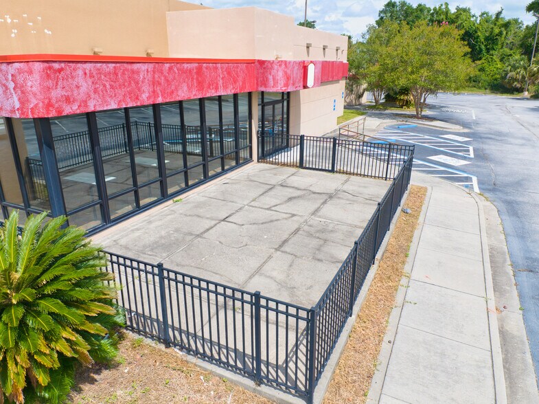 More Photos Of 1197 Lakes Blvd, Lake Park Fast Food For Lease