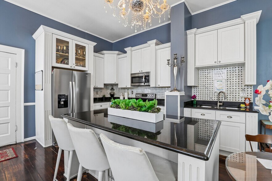More Photos Of 421 Howard St, San Antonio Hospitality For Sale
