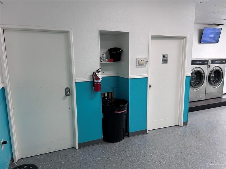 More Photos Of 809 N Ware Rd, McAllen General Retail For Sale