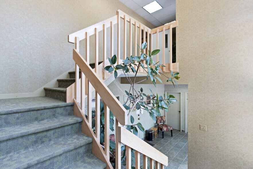 More Photos Of 155 Sycamore St, Glastonbury Office For Lease