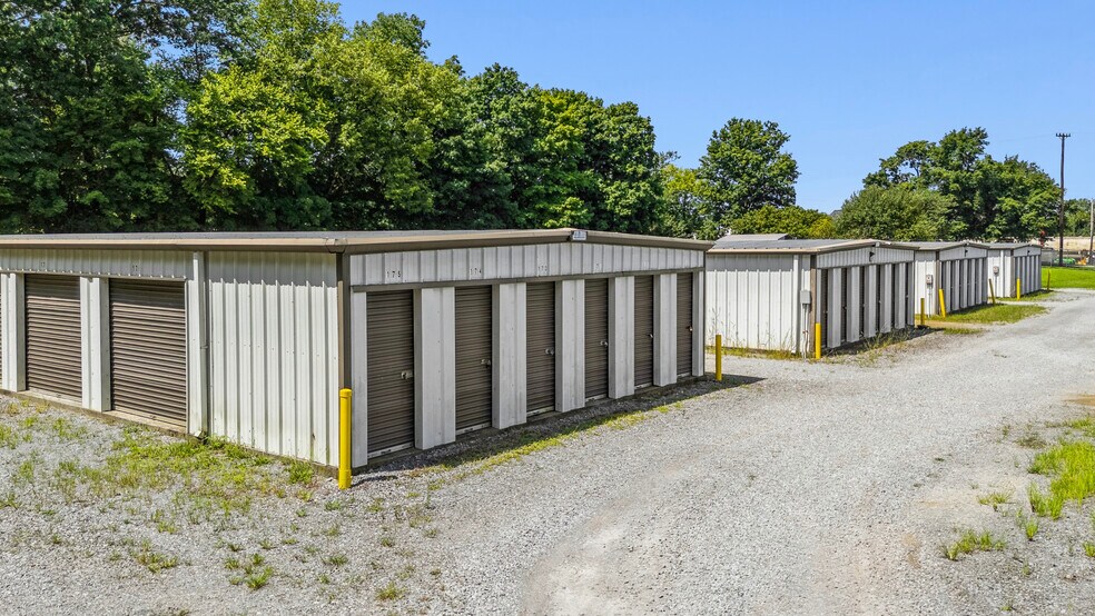 More Photos Of 212 Warfield Blvd, Clarksville Self Storage For Sale