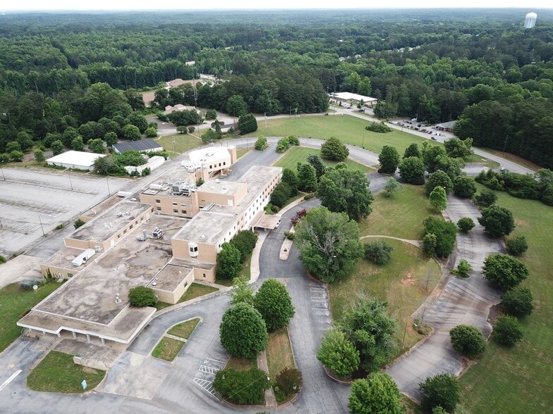 More Photos Of 60 Hospital, Newnan Office For Sale