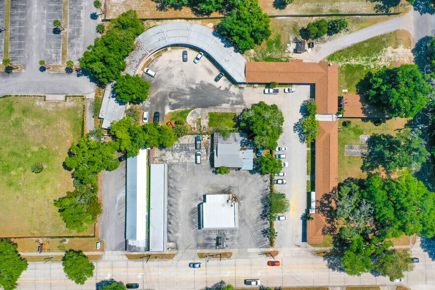 More Photos Of 647 S Woodland Blvd, Deland Apartments For Sale