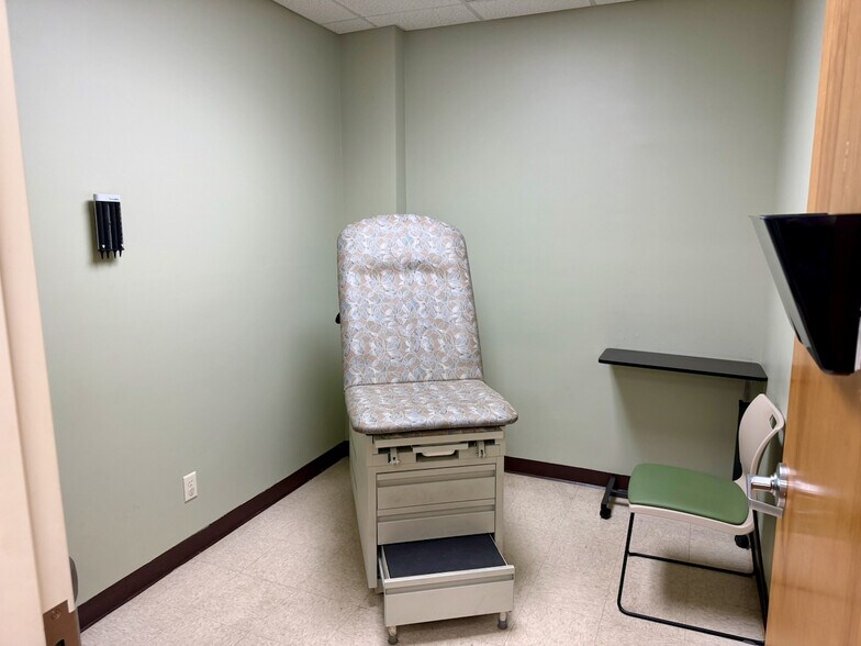 More Photos Of 514 Esther Cut, Fort Walton Beach Office For Sale