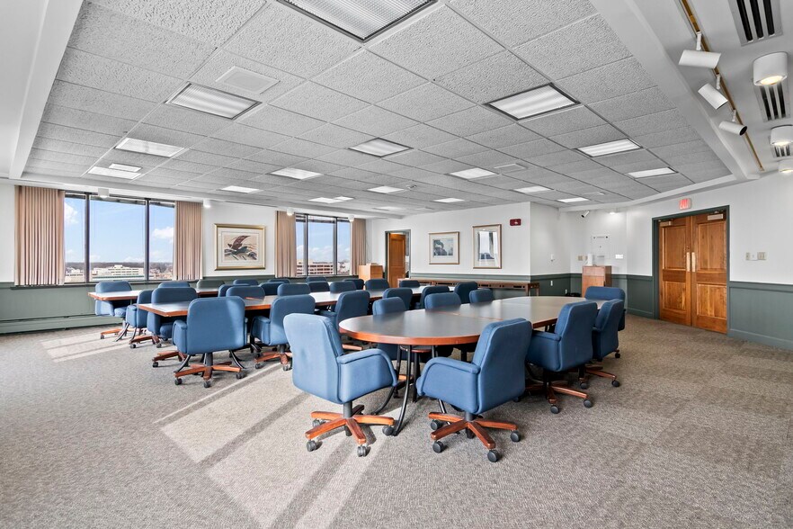More Photos Of 205 S 5th St, Springfield Office For Lease