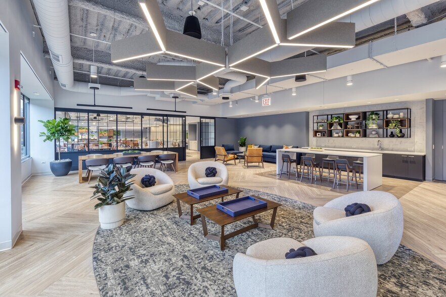 More Photos Of 425 N Martingale Rd, Schaumburg Unknown For Lease