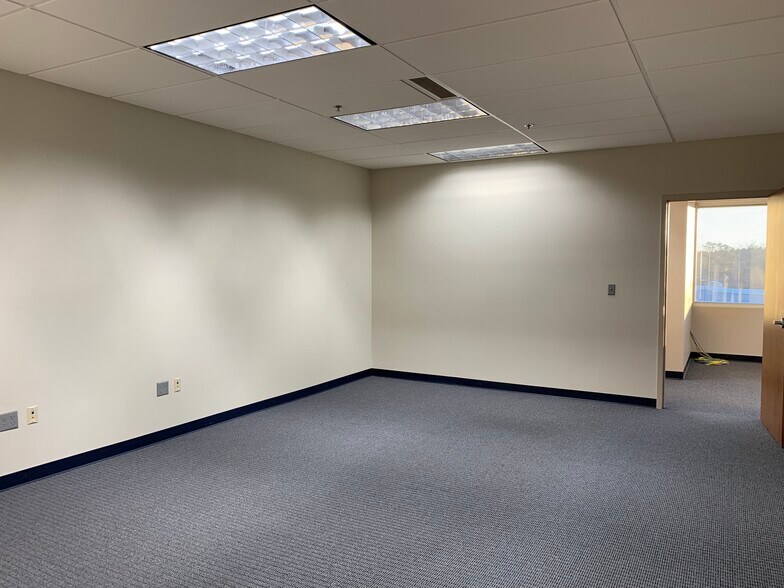 More Photos Of 17300 Chenal Pky, Little Rock Office For Lease