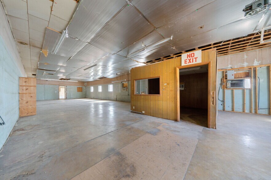 More Photos Of 1812 S Presa St, San Antonio Freestanding For Sale