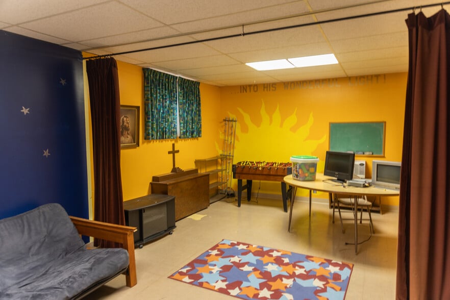 More Photos Of 381 H St, Hampton Religious Facility For Sale