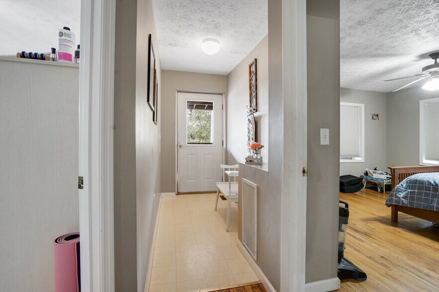 More Photos Of 6 Sanderson St, Hayesville Flex For Sale