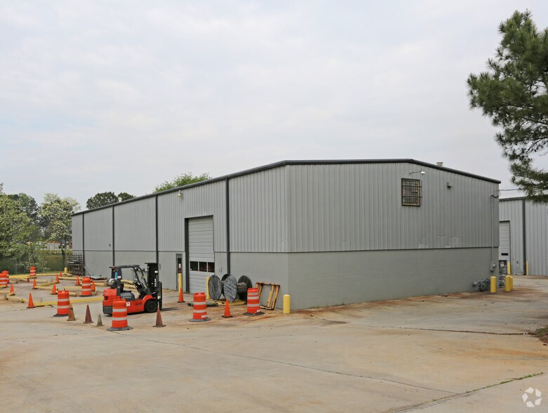 More Photos Of 3111 E Ponce De Leon Ave, Scottdale Distribution For Sale