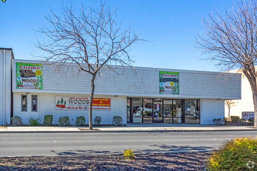 More Photos Of 225 Lander Ave, Turlock Storefront Retail Office For Lease