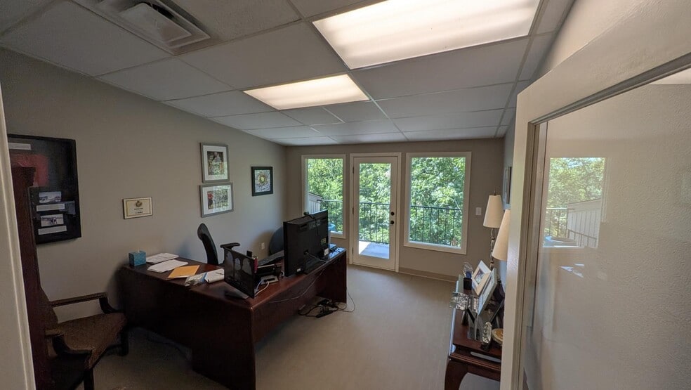 More Photos Of 2121 Watt St, Little Rock Office For Sale