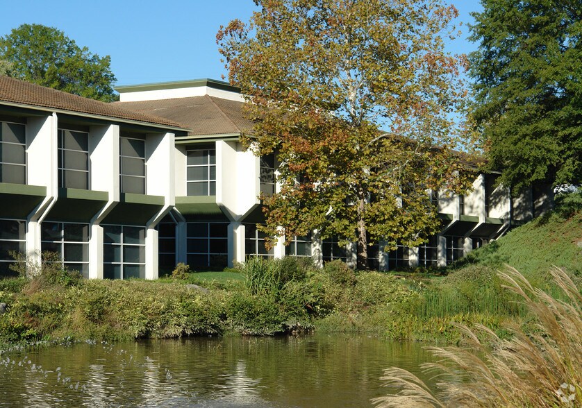 More Photos Of 4488 N Shallowford Rd, Dunwoody Office For Lease