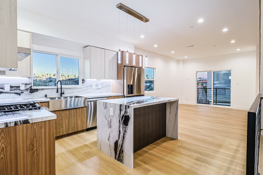 More Photos Of 4842 W 17th St, Los Angeles Apartments For Sale