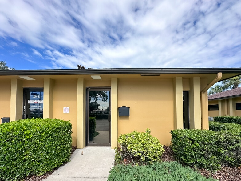 More Photos Of 1979 E Edgewood Dr, Lakeland Office For Lease