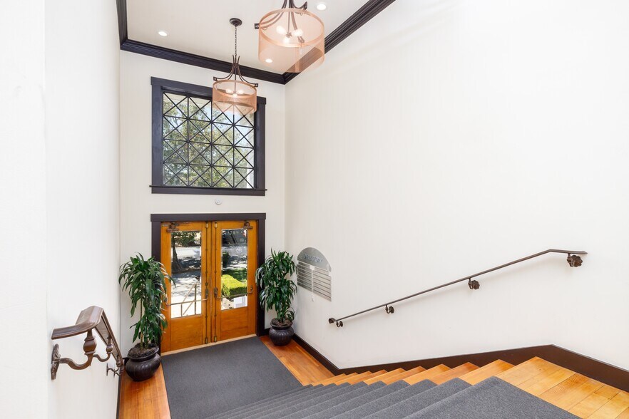 More Photos Of 11 5th St, Petaluma Loft Creative Space For Lease