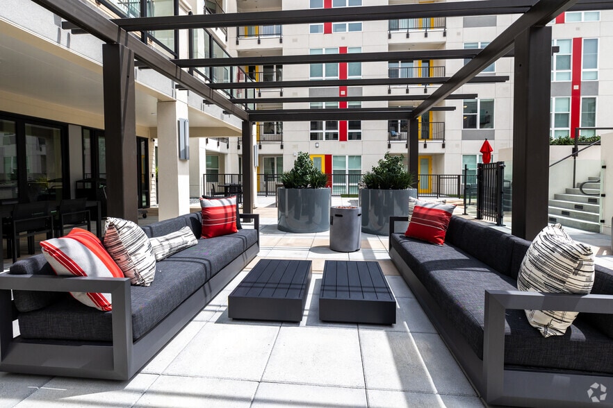 More Photos Of 655 S Sierra Madre St, Colorado Springs Apartments For Lease