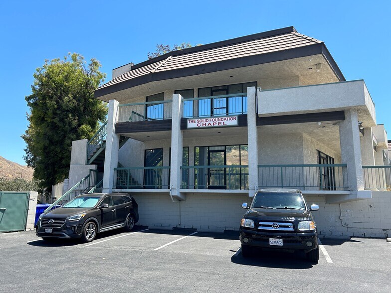 More Photos Of 18333 Dolan Way, Santa Clarita Storefront Retail Office For Lease