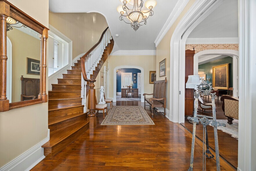 More Photos Of 403 E Adams St, Sandusky Hospitality For Sale