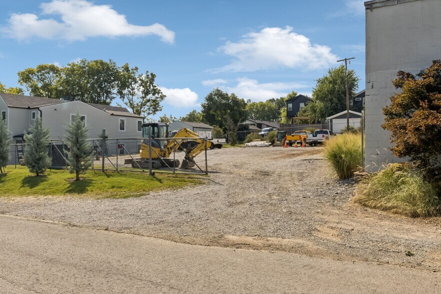 More Photos Of 1715 Pecan St, Nashville Warehouse For Sale