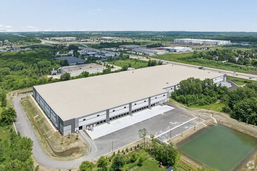 More Photos Of 10000 S Ridgeview Dr, Oak Creek Manufacturing For Lease